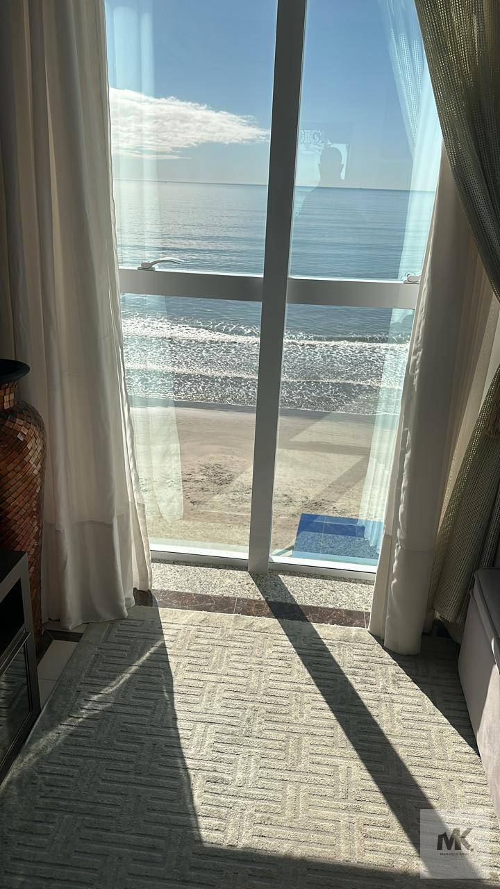Apartamento Luxuoso Frente Mar Pé na Área Meia Praia Próximo ao Russi Russi 3 Suítes 2 Vagas 168.00m2 Privativos 7,6 milhões. - Marcelo Krug Corretor de Imóveis