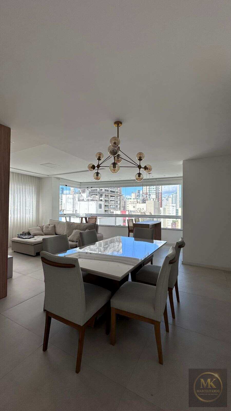 Apartamento para alugar em Balneário Camboriú, Centro com 3 suites e 2 vagas - Marcelo Krug Corretor de Imóveis
