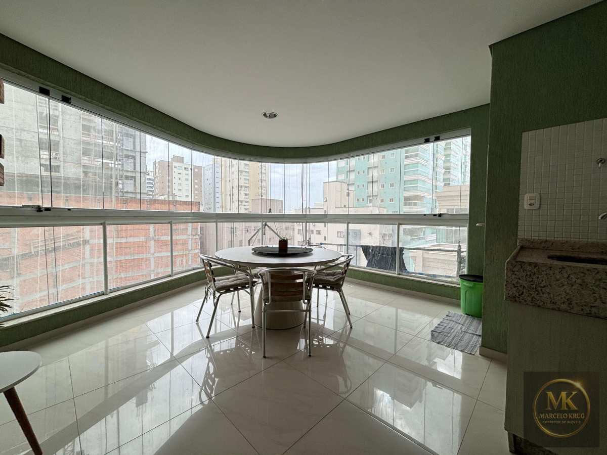 Apartamento Quadra Mar 2 suítes + 2 Demi Suítes 188.00m2 Privativos Pagamento Facilitado direto com proprietário em Meia Praia - Marcelo Krug Corretor de Imóveis