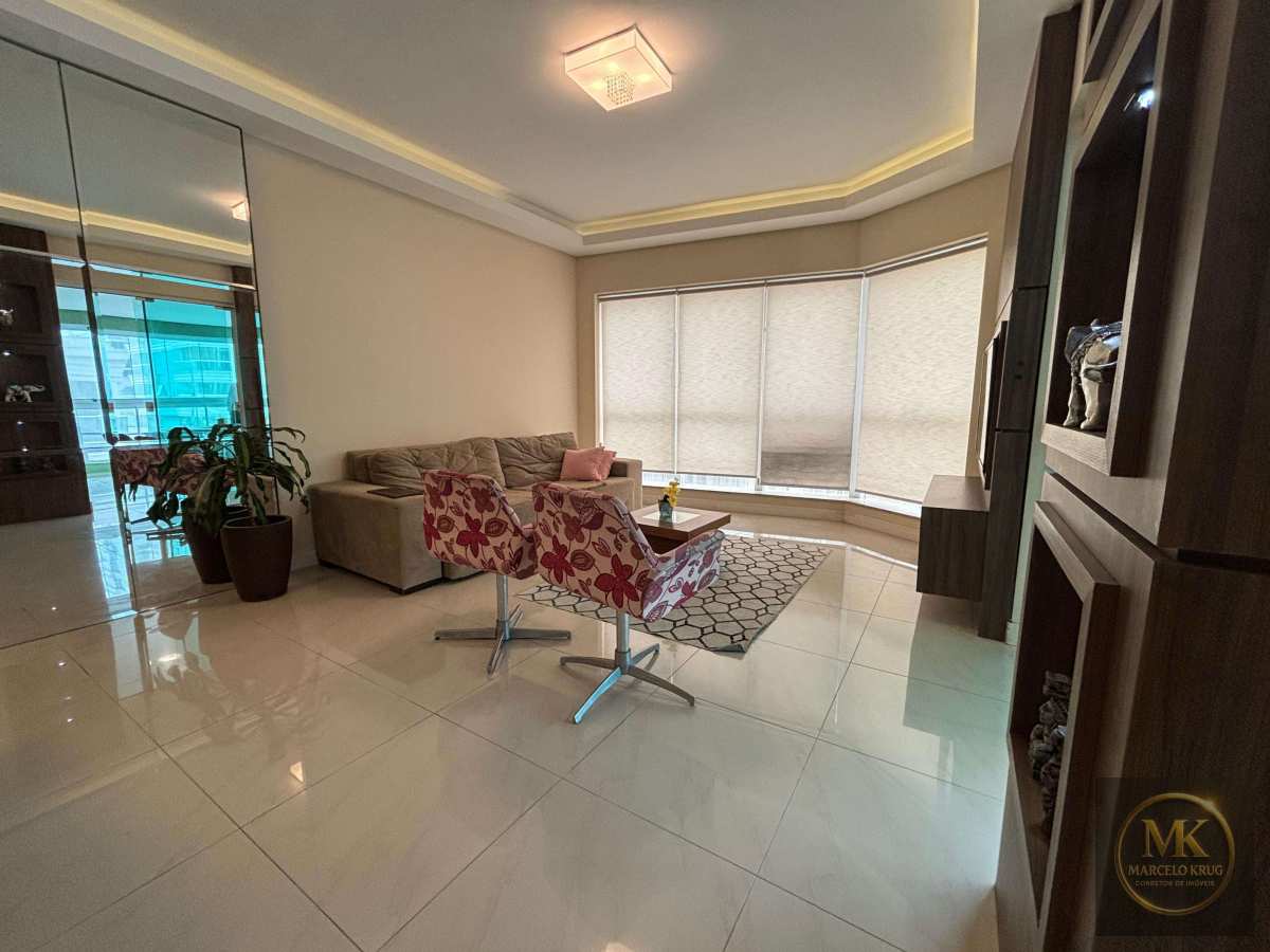 Apartamento Quadra Mar 2 suítes + 2 Demi Suítes 188.00m2 Privativos Pagamento Facilitado direto com proprietário em Meia Praia - Marcelo Krug Corretor de Imóveis