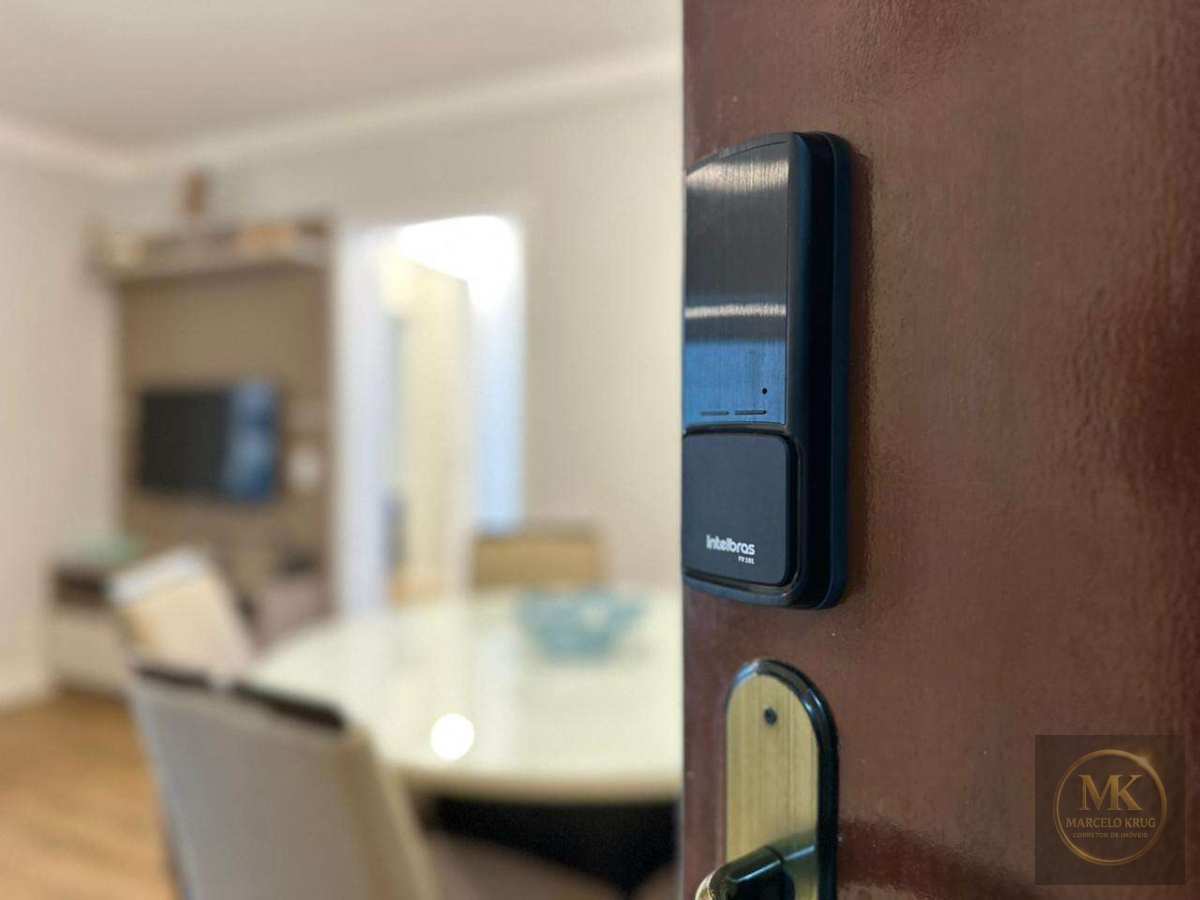 Apartamento Quadra Mar á Venda em Itapema, 3 Dormitórios Sendo 1 suíte + 1 Vaga em Meia Praia de Itapema - Marcelo Krug Corretor de Imóveis