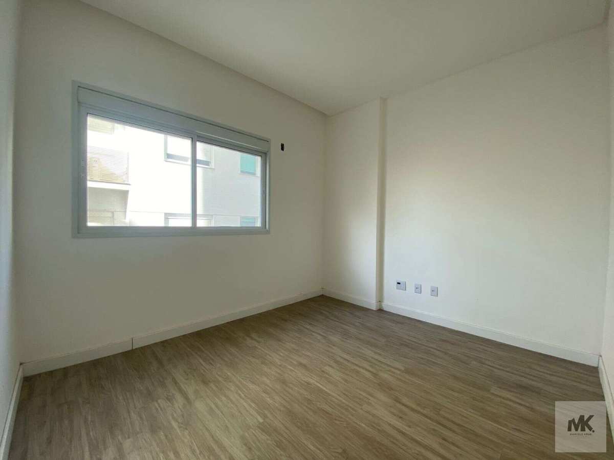 Apartamento Quadra Mar com 4 Suítes Sendo 1 Máster + 2 Vagas de Garagem em Meia Praia Com Vista Mar - Pagamento Facilitado. - Marcelo Krug Corretor de Imóveis