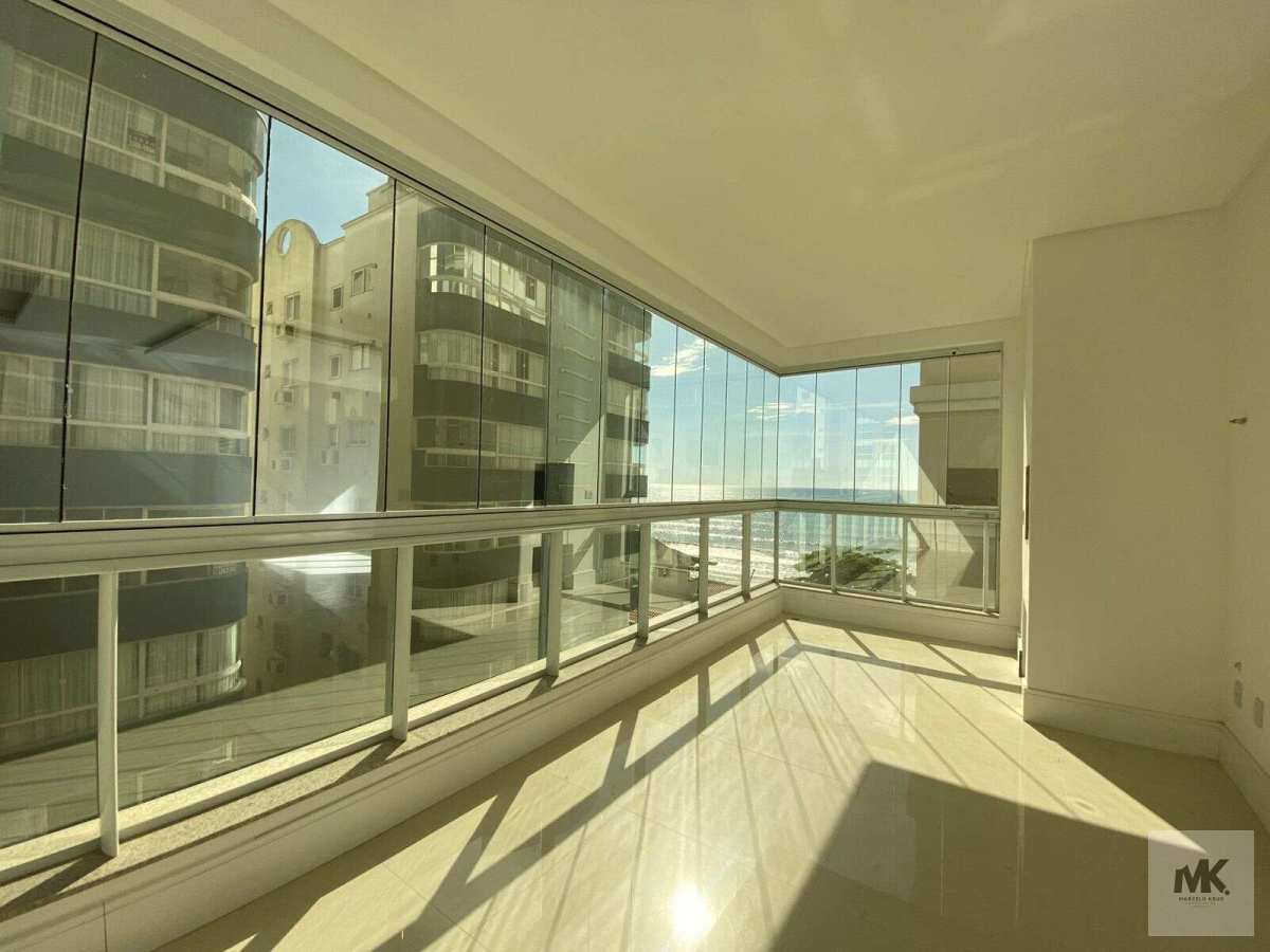 Apartamento Quadra Mar com 4 Suítes Sendo 1 Máster + 2 Vagas de Garagem em Meia Praia Com Vista Mar - Pagamento Facilitado.