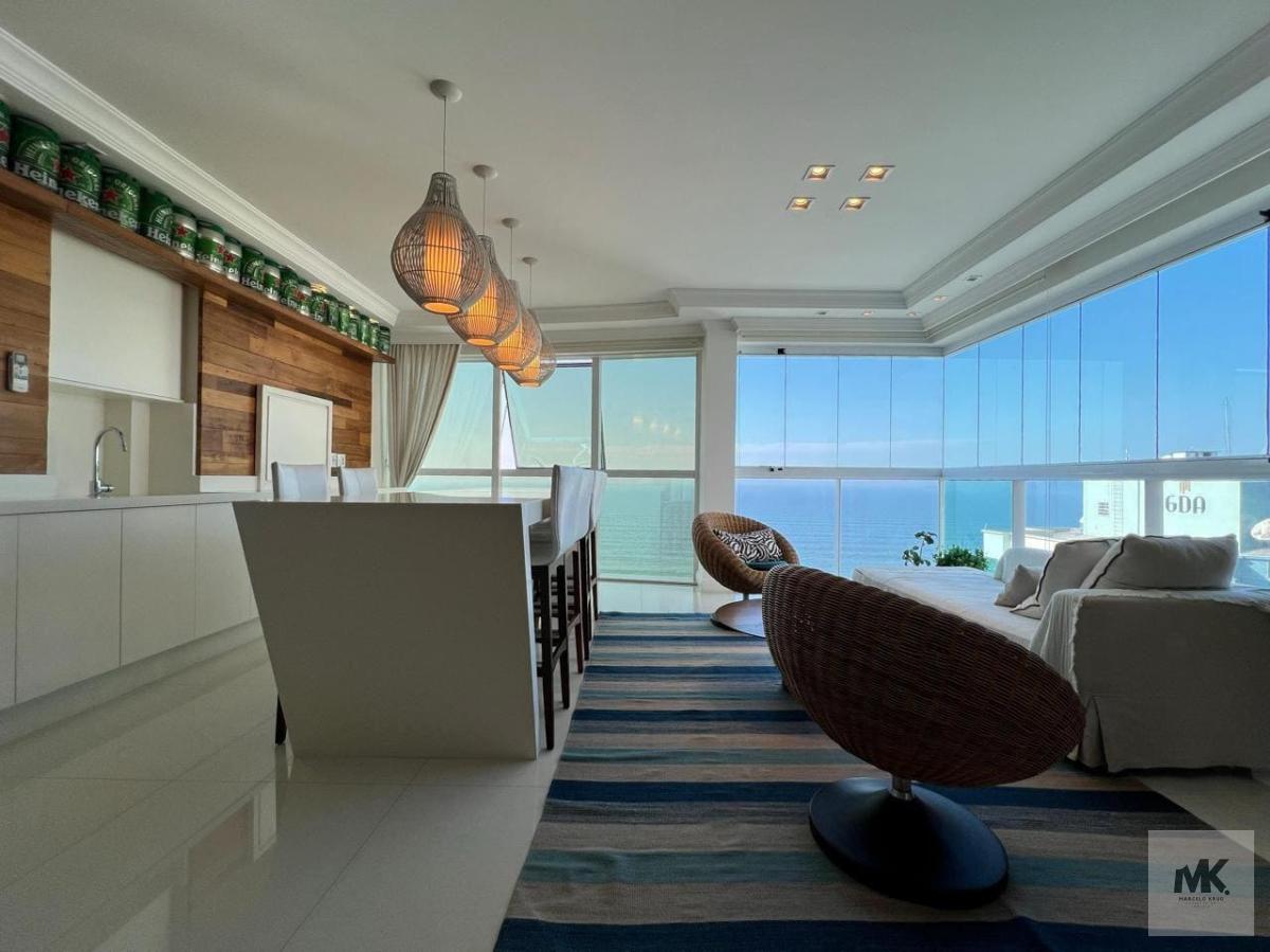 APTO VISTA MAR Á 200 METROS DA PRAIA COM 4 SUÍTES + DEPENDENCIA DE EMPREGADA FINAMENTE MOBILIADO EM ITAPEMA MEIA PRAIA - Marcelo Krug Corretor de Imóveis