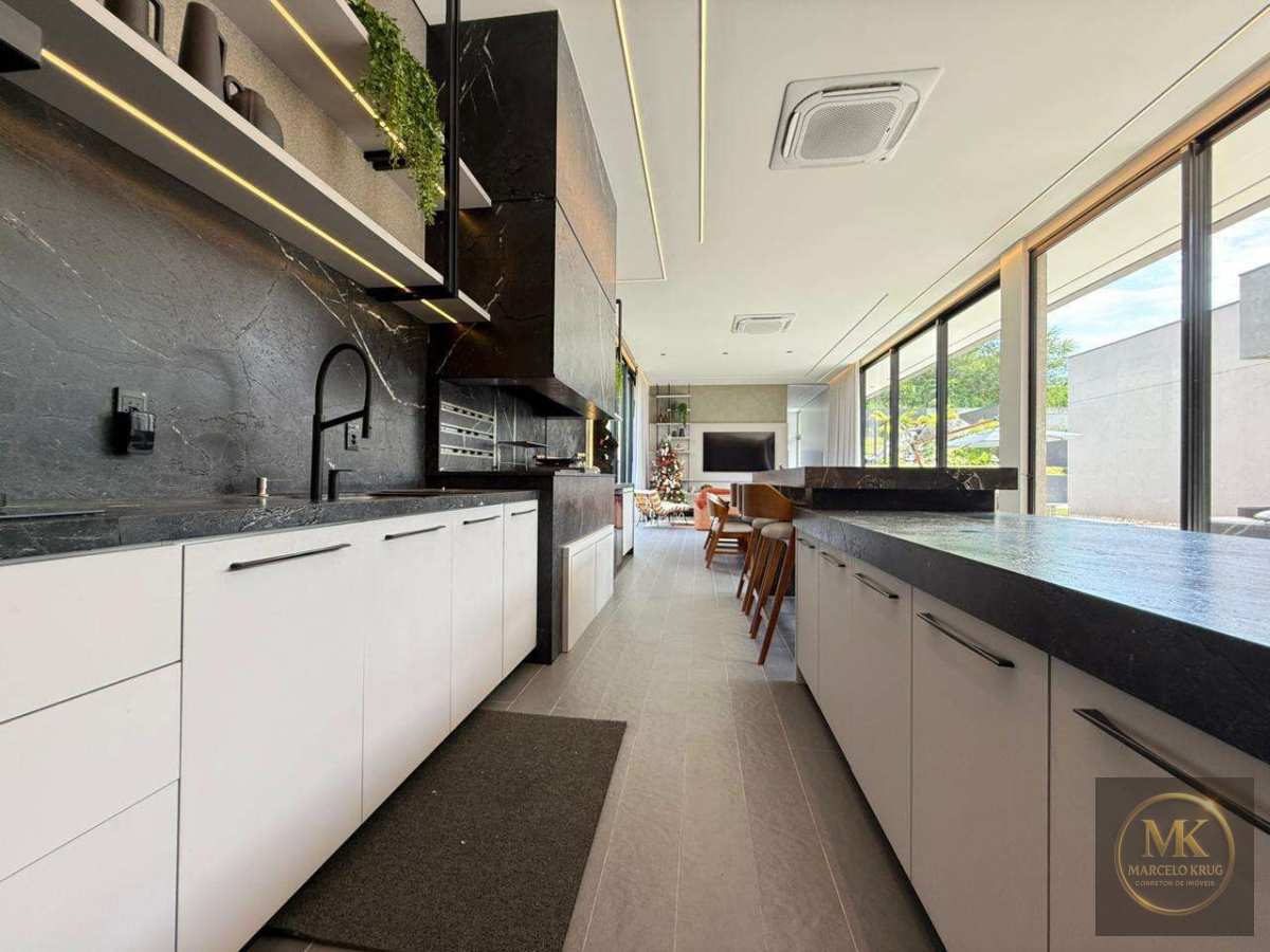 Casa á venda 5 Dormitórios Deno 1 suíte Máster e 2 Demi Suítes Pagamento Facilitado 563m2 Privativos Itapema Casa Branca Bairro - Marcelo Krug Corretor de Imóveis