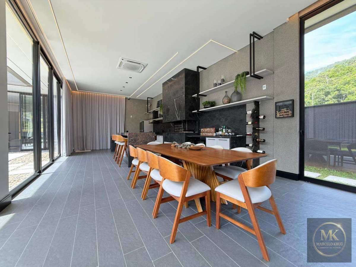 Casa á venda 5 Dormitórios Deno 1 suíte Máster e 2 Demi Suítes Pagamento Facilitado 563m2 Privativos Itapema Casa Branca Bairro - Marcelo Krug Corretor de Imóveis