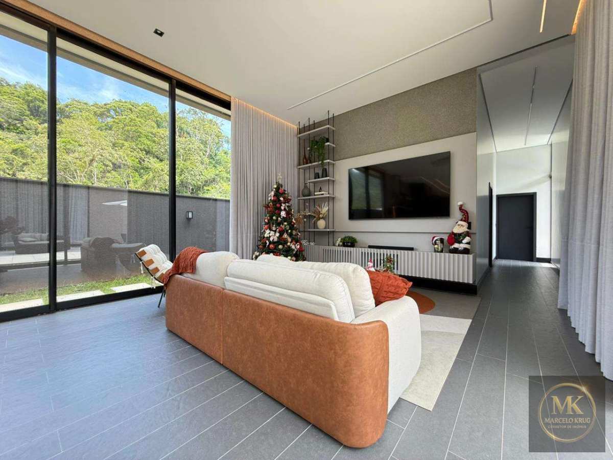 Casa á venda 5 Dormitórios Deno 1 suíte Máster e 2 Demi Suítes Pagamento Facilitado 563m2 Privativos Itapema Casa Branca Bairro - Marcelo Krug Corretor de Imóveis