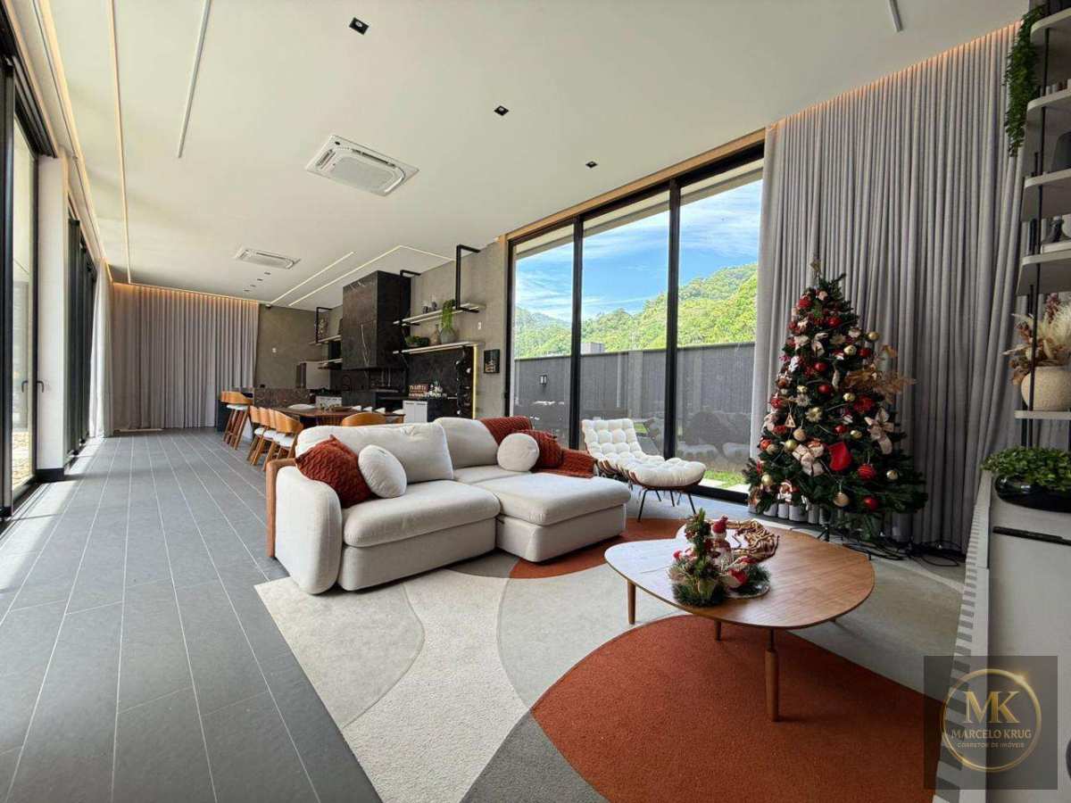 Casa á venda 5 Dormitórios Deno 1 suíte Máster e 2 Demi Suítes Pagamento Facilitado 563m2 Privativos Itapema Casa Branca Bairro