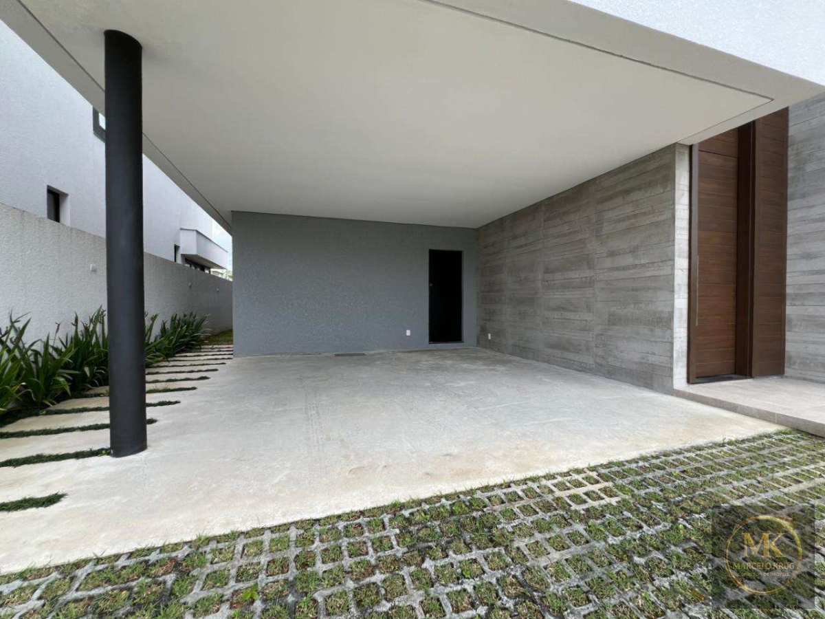 Casa á Venda de Alto Padrão em Porto Belo 3 Suítes com 300.00 m2 Privativos Pagamento Direto Proprietário Porto Belo Sc - Marcelo Krug Corretor de Imóveis