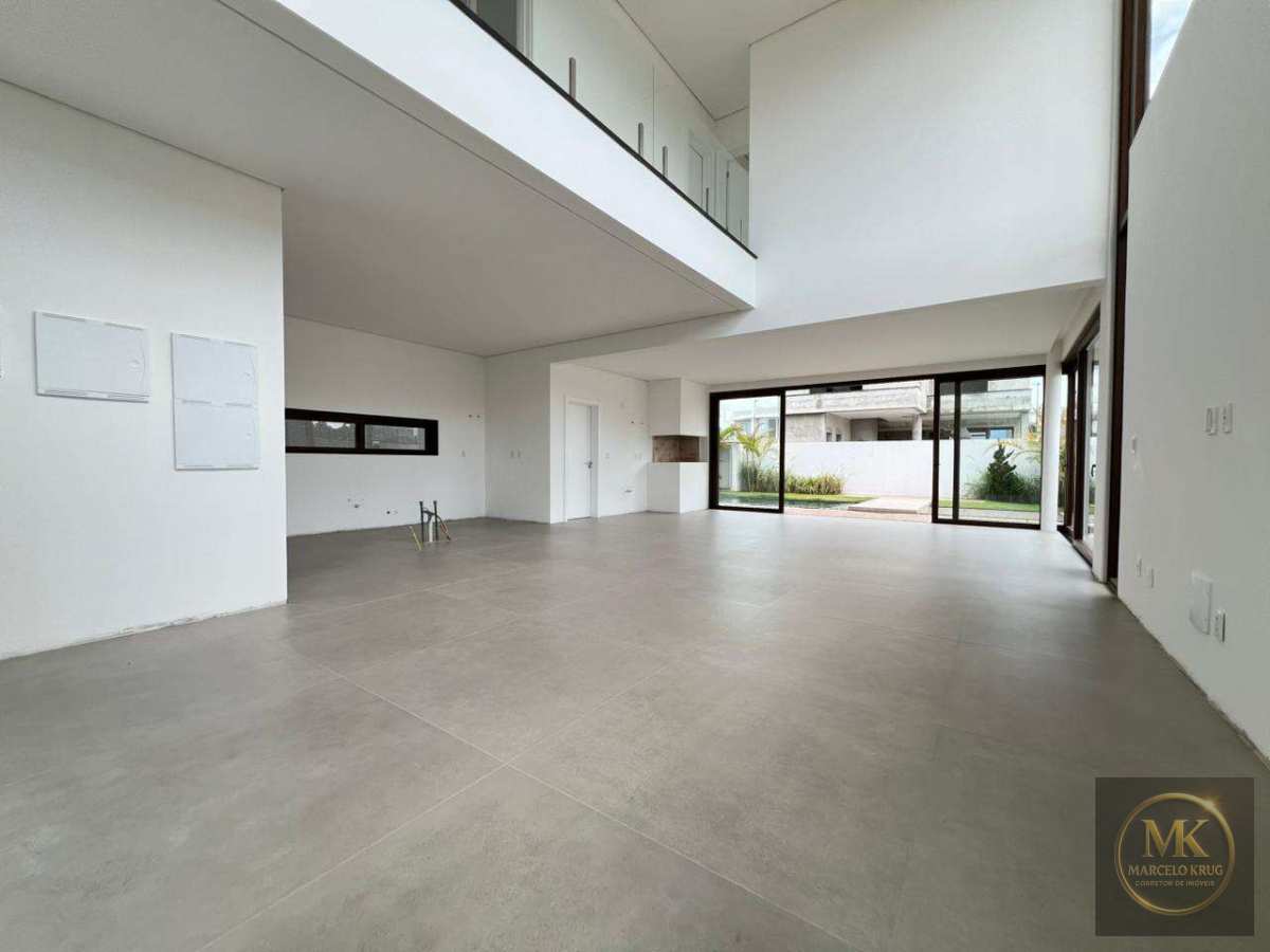 Casa á Venda de Alto Padrão em Porto Belo 3 Suítes com 300.00 m2 Privativos Pagamento Direto Proprietário Porto Belo Sc - Marcelo Krug Corretor de Imóveis