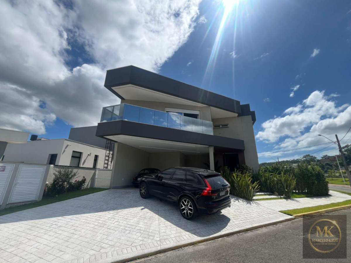 Casa á Venda em Condomínio Fechado 5 Suítes 4 Vagas de Garagem em Camboriú Pagamento Facilitado. - Marcelo Krug Corretor de Imóveis