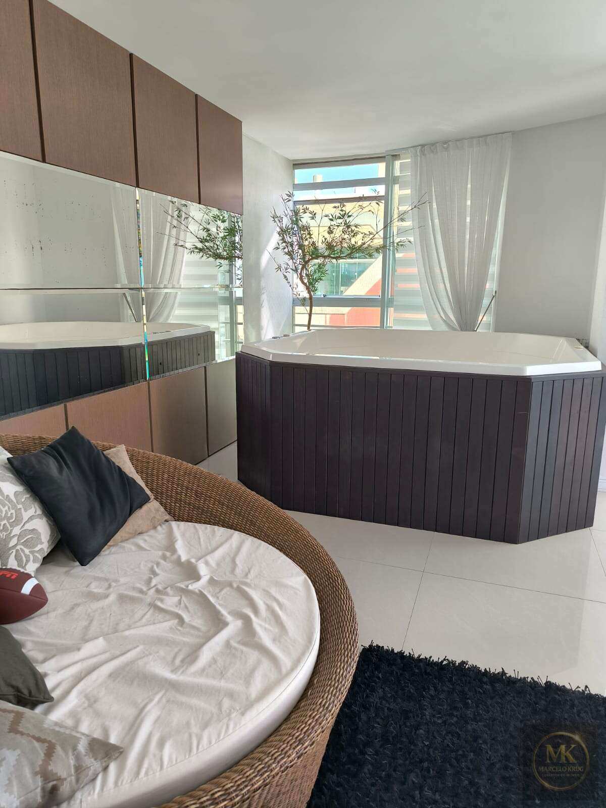 Duplex á Venda com Menor Valor da Região. 4 Suítes 236m2 Privativos Somente R$ 1.998.000,00 em Meia Praia Itapema - Marcelo Krug Corretor de Imóveis