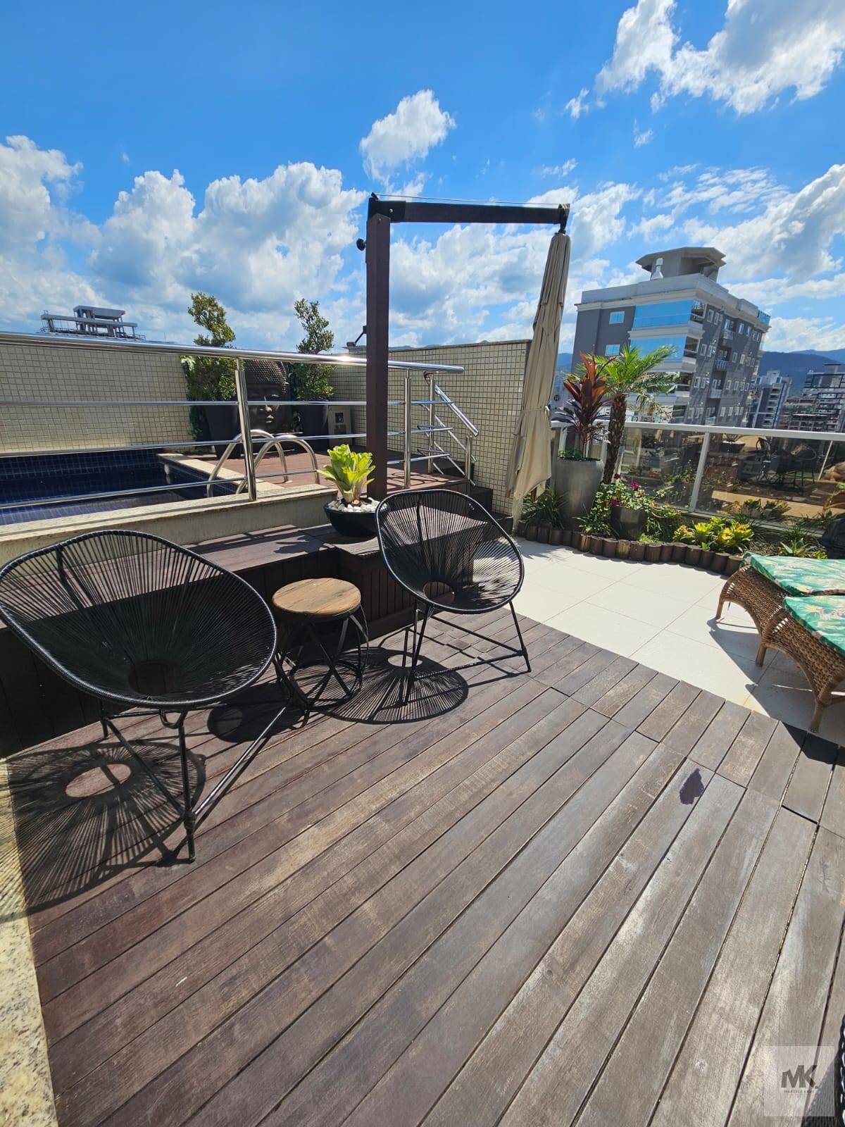 Duplex com Piscina com 4 suítes + 2 Vagas De garagem Sala de Jogos com Lazer Completo em Meia Praia Pagamento Facilitado. - Marcelo Krug Corretor de Imóveis