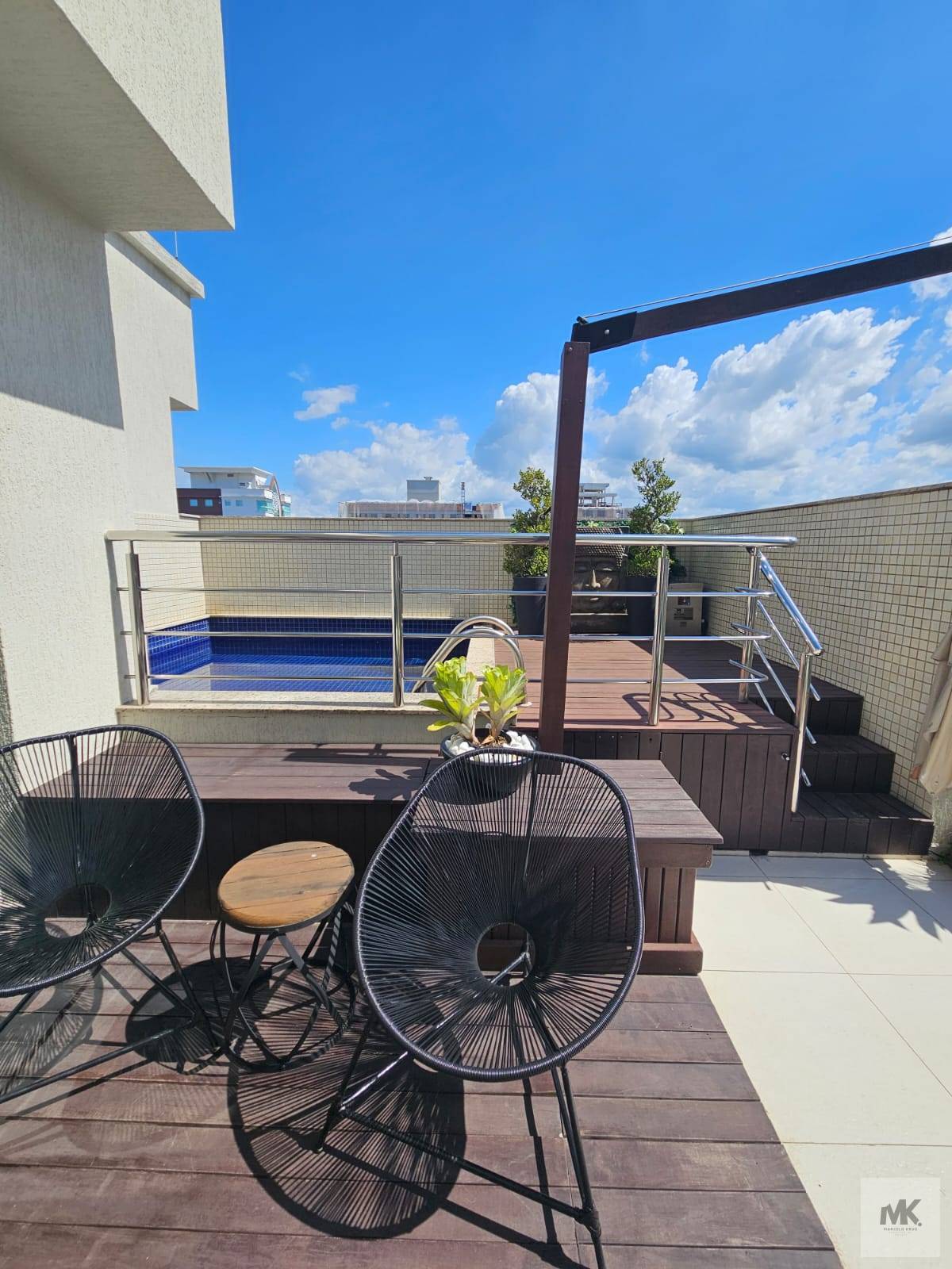 Duplex com Piscina com 4 suítes + 2 Vagas De garagem Sala de Jogos com Lazer Completo em Meia Praia Pagamento Facilitado. - Marcelo Krug Corretor de Imóveis