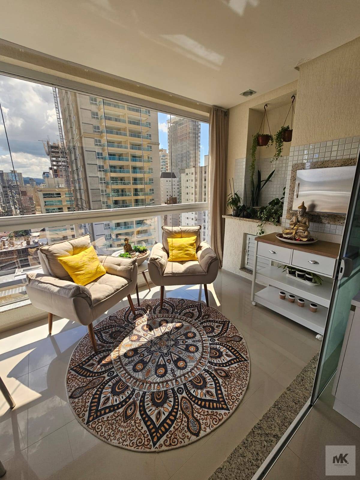 Duplex com Piscina com 4 suítes + 2 Vagas De garagem Sala de Jogos com Lazer Completo em Meia Praia Pagamento Facilitado. - Marcelo Krug Corretor de Imóveis