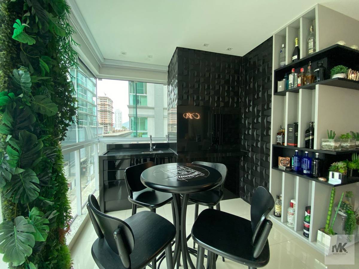 Finamente Mobiliado em Meia Praia - 2 Suítes  + 2 Vagas - R$ 1.400.000,00 Entrada 50%  Saldo Facilitado ate 60 X - Marcelo Krug Corretor de Imóveis