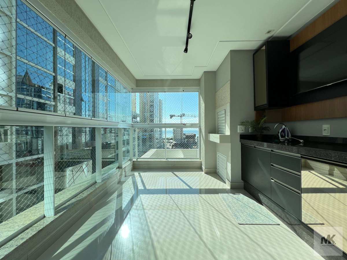 Lindo Apartamento Mobiliado 4 Suítes Sendo 1 Máster + 3 Vagas de Garagem + Lazer em Meia Praia Pagamento Facilitado. - Marcelo Krug Corretor de Imóveis