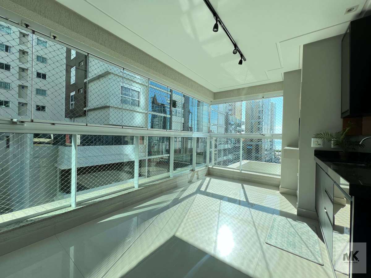 Lindo Apartamento Mobiliado 4 Suítes Sendo 1 Máster + 3 Vagas de Garagem + Lazer em Meia Praia Pagamento Facilitado. - Marcelo Krug Corretor de Imóveis