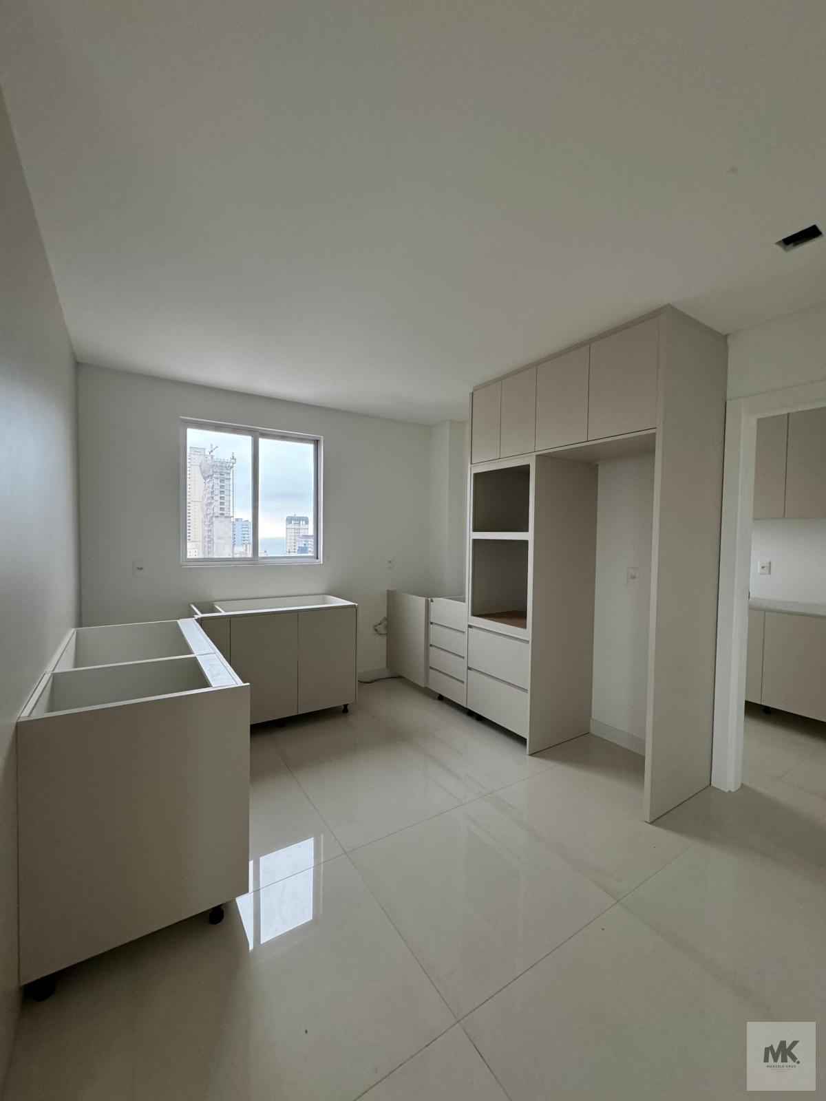 Oportunidade Duplex 3 Suítes + 3 Vagas Garagem de R$ 2.595.000,00 Por R$ 1.795.000,00 em Meia Praia de Itapema SC - Marcelo Krug Corretor de Imóveis