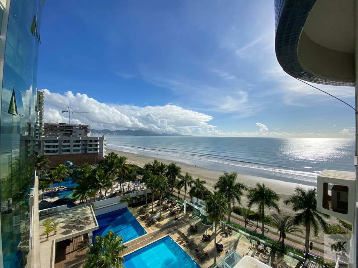 Quadra Mar com 3 suítes + 2 Vagas de Garagem em Meia Praia Valor abaixo de Mercado Próximo ao Pier,Roda Gigante e os Molhes.