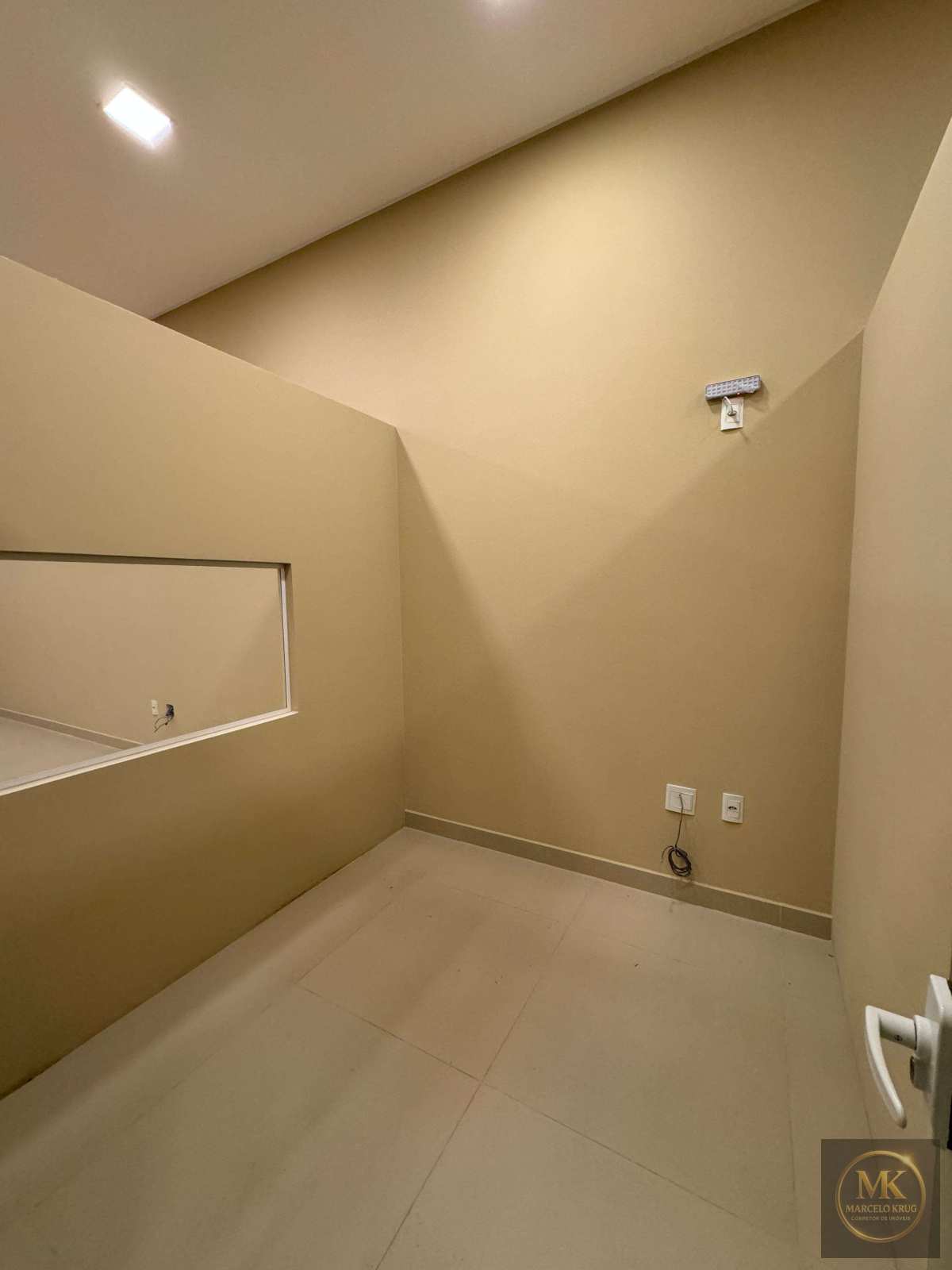 Sala comercial à venda, no Madrepérola Residence em Itapema, Meia Praia, 93m² - Marcelo Krug Corretor de Imóveis