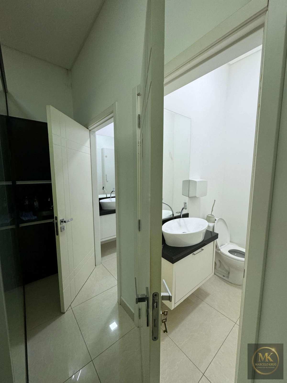 Sala comercial à venda, no Essence Club em Itapema, Meia Praia, 113m² - Marcelo Krug Corretor de Imóveis