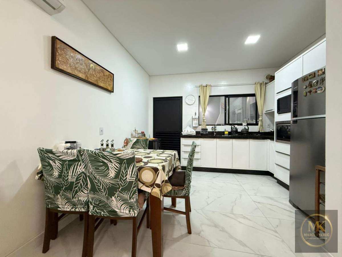 Sobrado á venda 2 suítes 128m2 Privativos  + 2 Vagas de Garagem- Pagamento Direto Proprietário em Morretes Itapema - Marcelo Krug Corretor de Imóveis