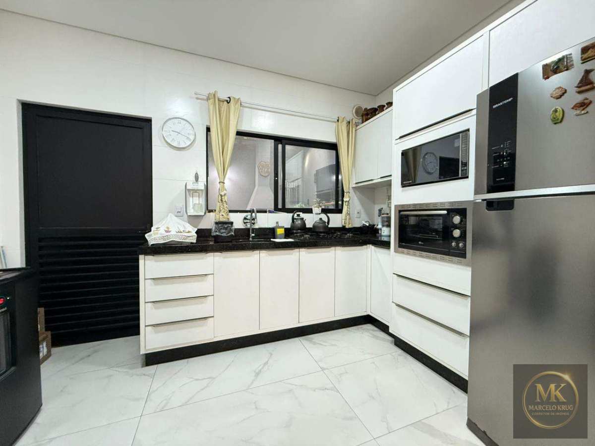 Sobrado á venda 2 suítes 128m2 Privativos  + 2 Vagas de Garagem- Pagamento Direto Proprietário em Morretes Itapema - Marcelo Krug Corretor de Imóveis