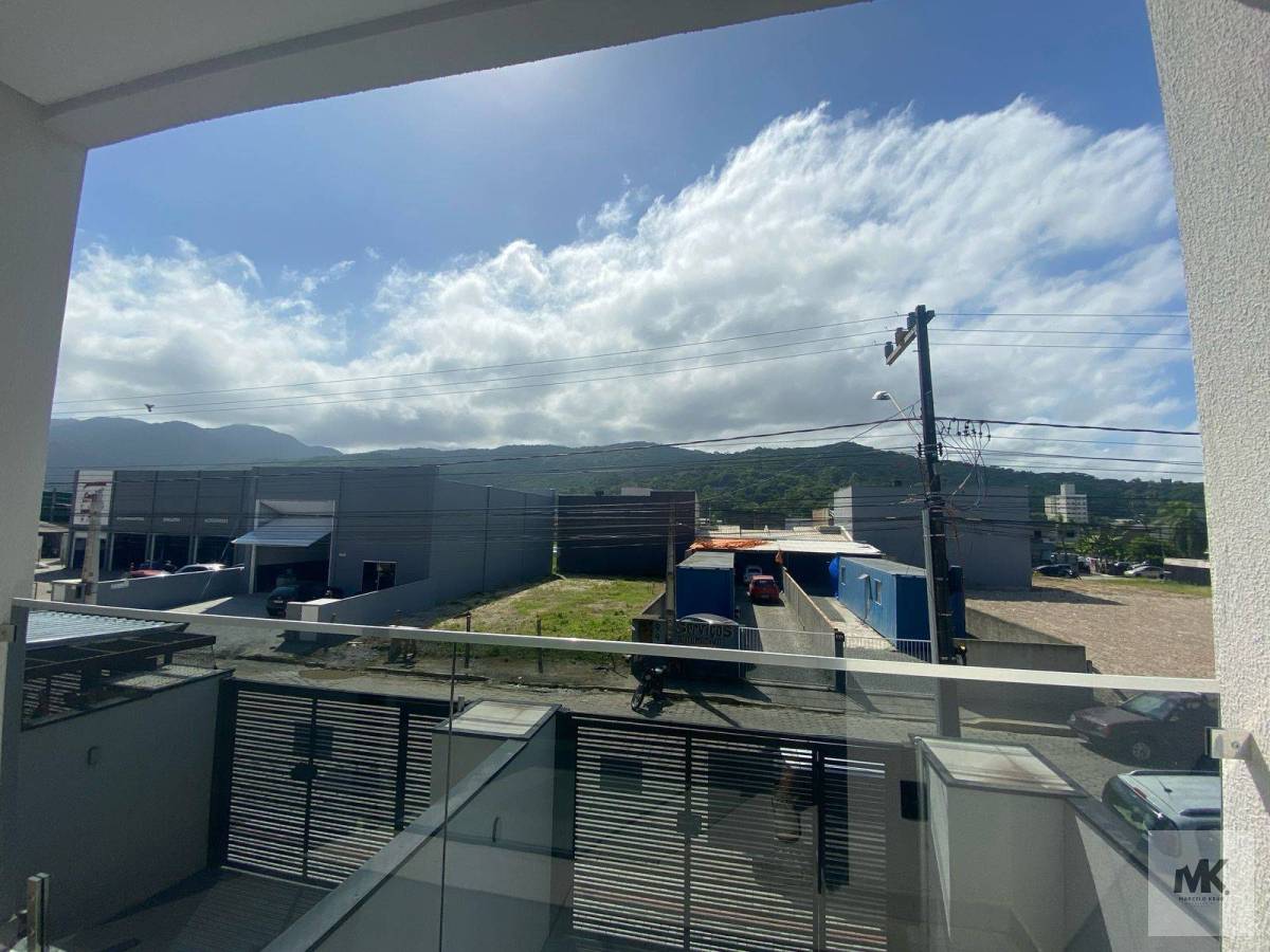 Sobrado com 1 Suíte + 1 Demi Suíte + 1 Dormitório 2 Vagas de Garagem 1000 Metros do Mar R$ 868.000,00 Bairro Morretes - Marcelo Krug Corretor de Imóveis