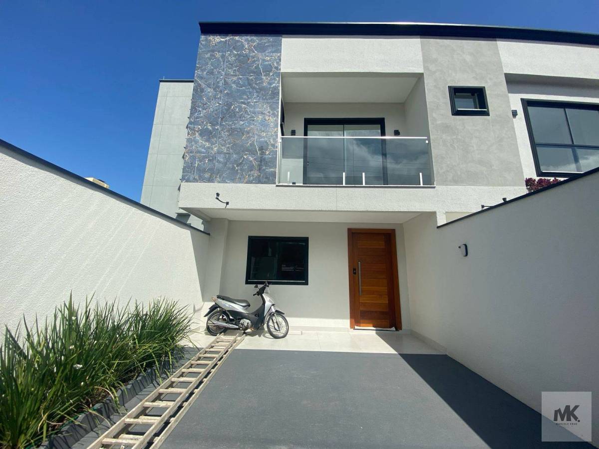 Sobrado com 1 Suíte + 1 Demi Suíte + 1 Dormitório 2 Vagas de Garagem 1000 Metros do Mar R$ 868.000,00 Bairro Morretes