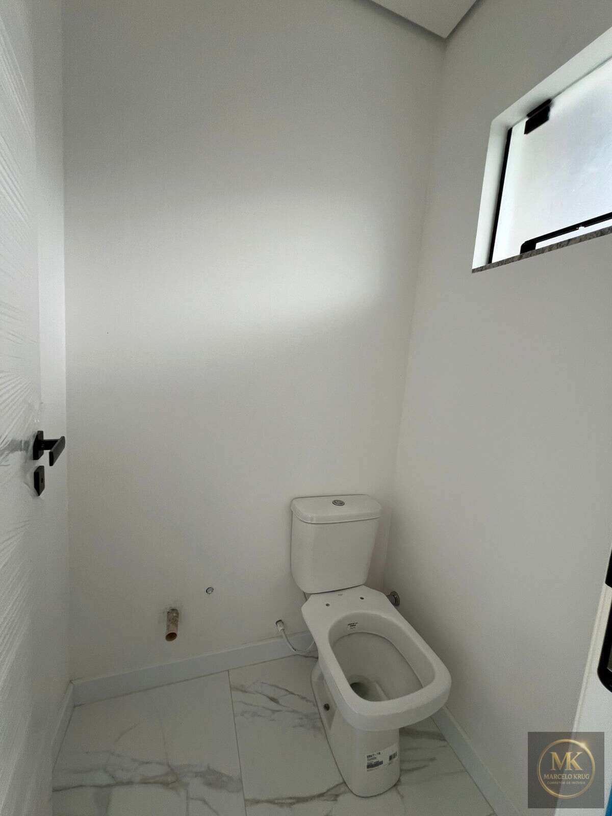 Sobrado Novo à venda em Itapema, Morretes, com 2 suítes, 70m² - Marcelo Krug Corretor de Imóveis