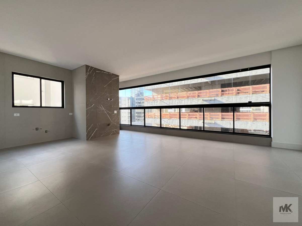 Vendo apartamento 3 Suítes + 3 Vagas de Garagem 124.00m² Privativos em Meia Praia Pagamento Facilitado.