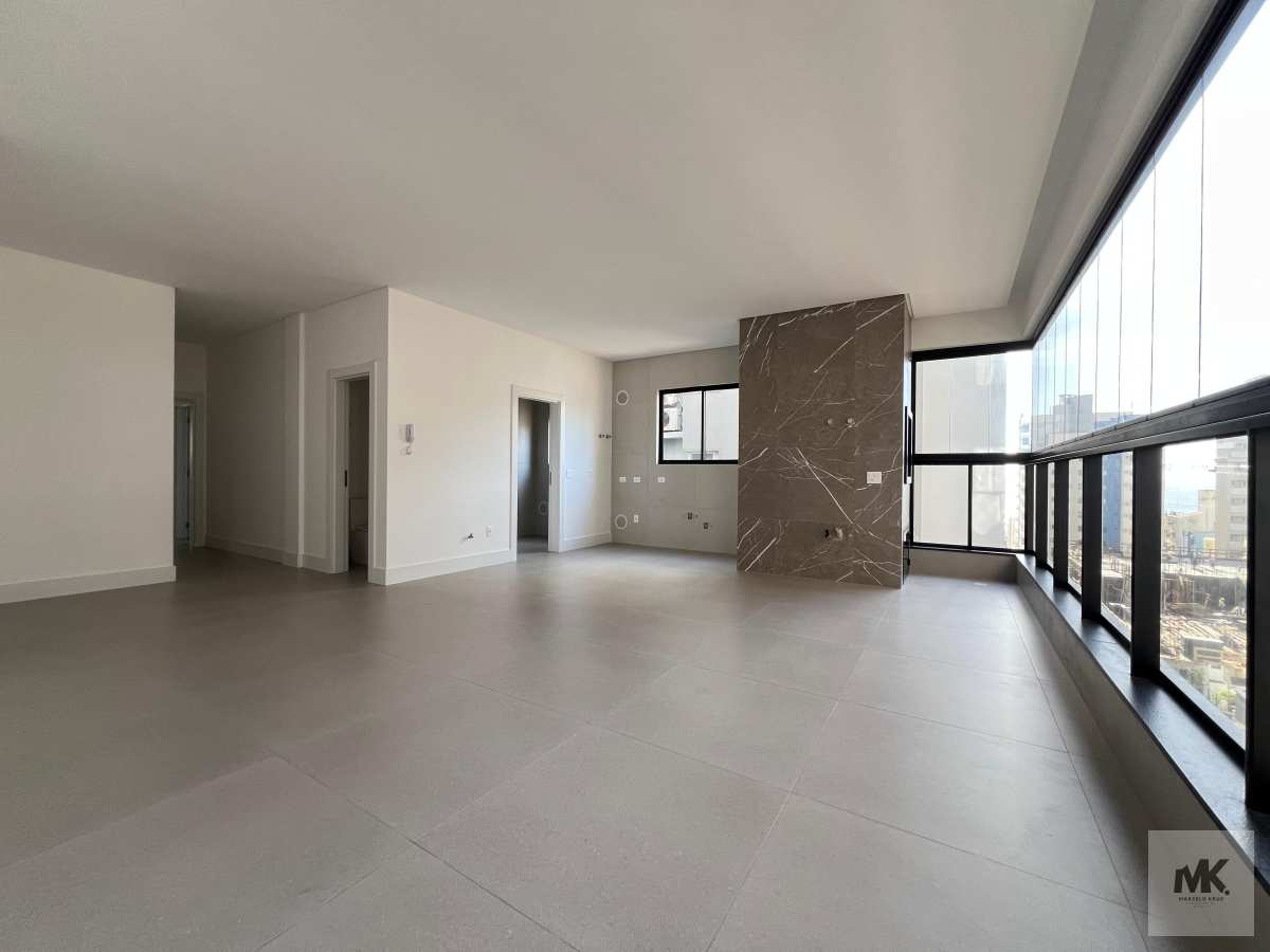 Vendo apartamento 3 Suítes + 3 Vagas de Garagem 124.00m² Privativos em Meia Praia Pagamento Facilitado. - Marcelo Krug Corretor de Imóveis