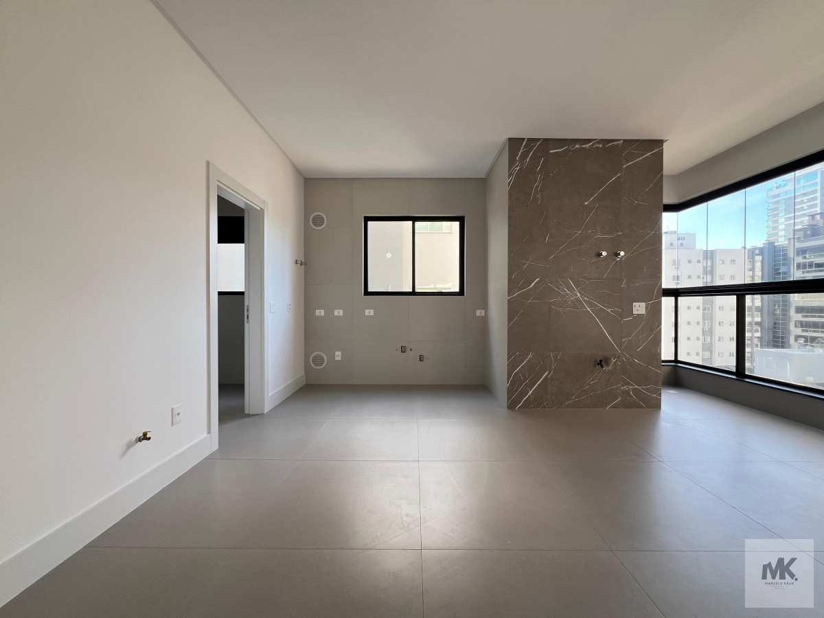 Vendo apartamento 3 Suítes + 3 Vagas de Garagem 124.00m² Privativos em Meia Praia Pagamento Facilitado. - Marcelo Krug Corretor de Imóveis