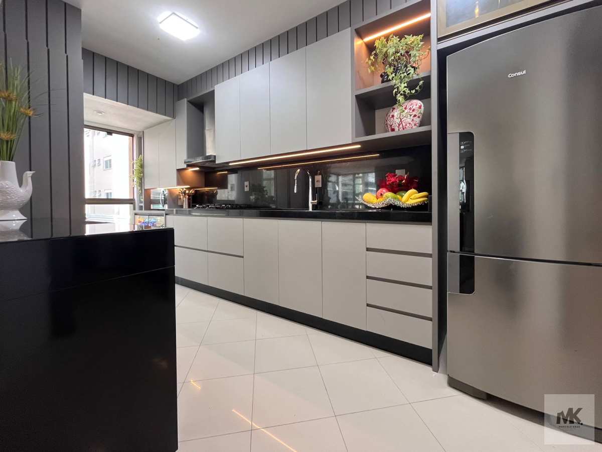 Vendo Apartamento com 130m2 Privativos com 3 Suítes + 1 Vaga de garagem + Lazer  Completo Pagamento Facilitado Meia Praia. - Marcelo Krug Corretor de Imóveis