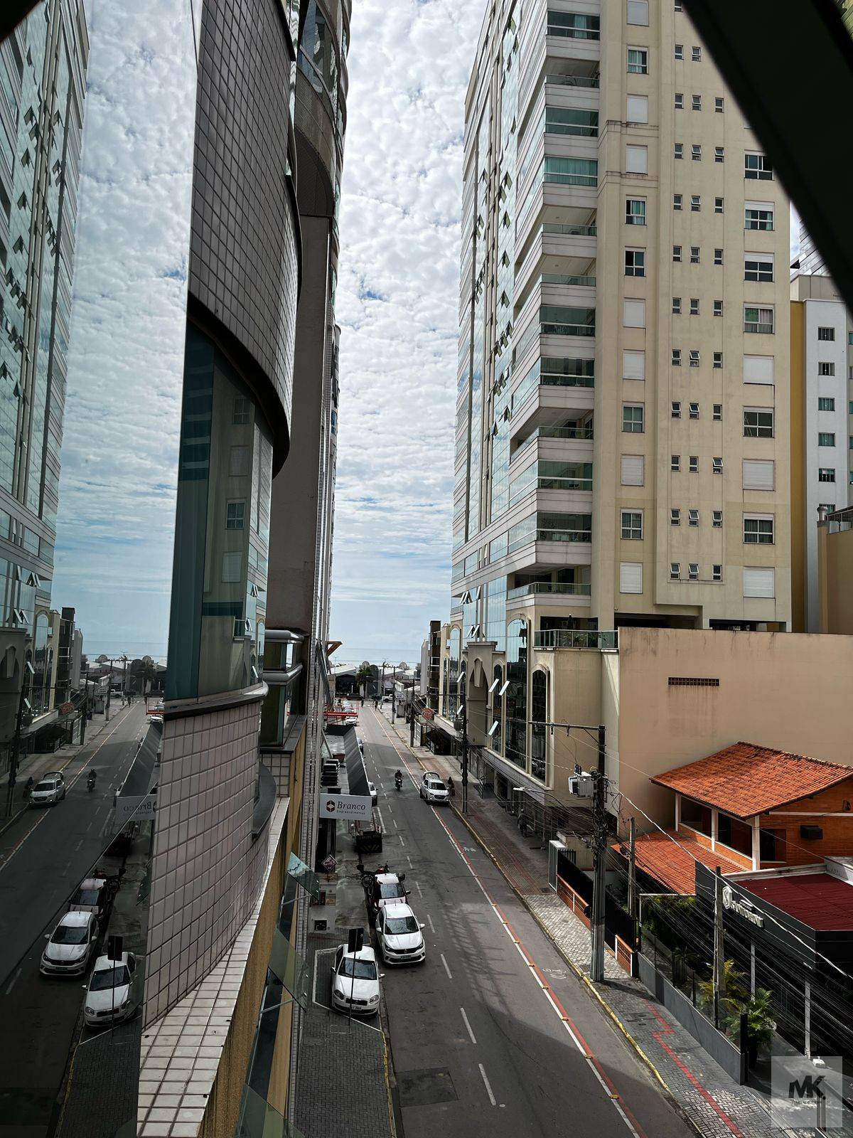 Vendo apartamento com 2 Dormitórios Sendo 1 suíte + 2 vagas de Garagem em Meia Praia há 200 Metros do Mar - Marcelo Krug Corretor de Imóveis