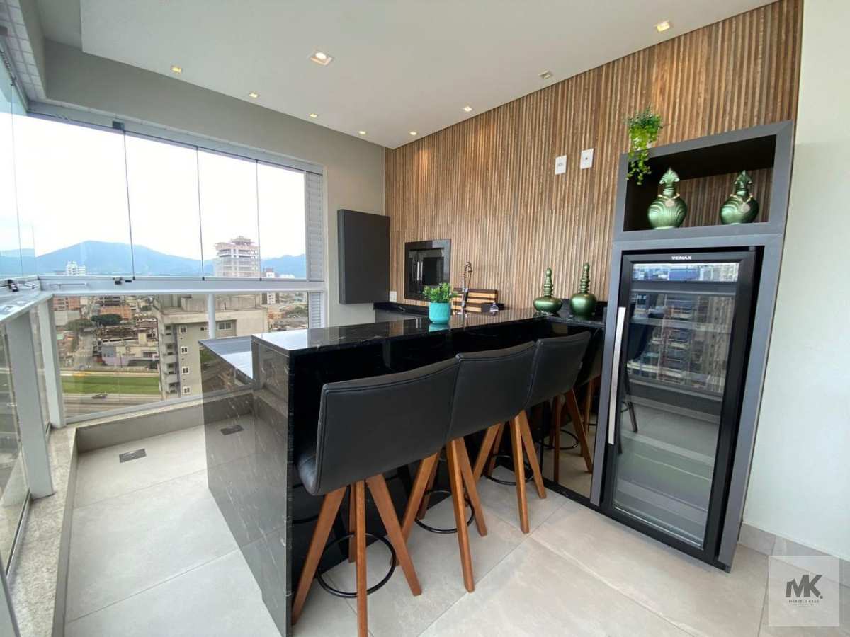 Vendo Apartamento com 4 Suítes + 4 vagas de Garagem com 188.00m2 Privativos em Meia Praia