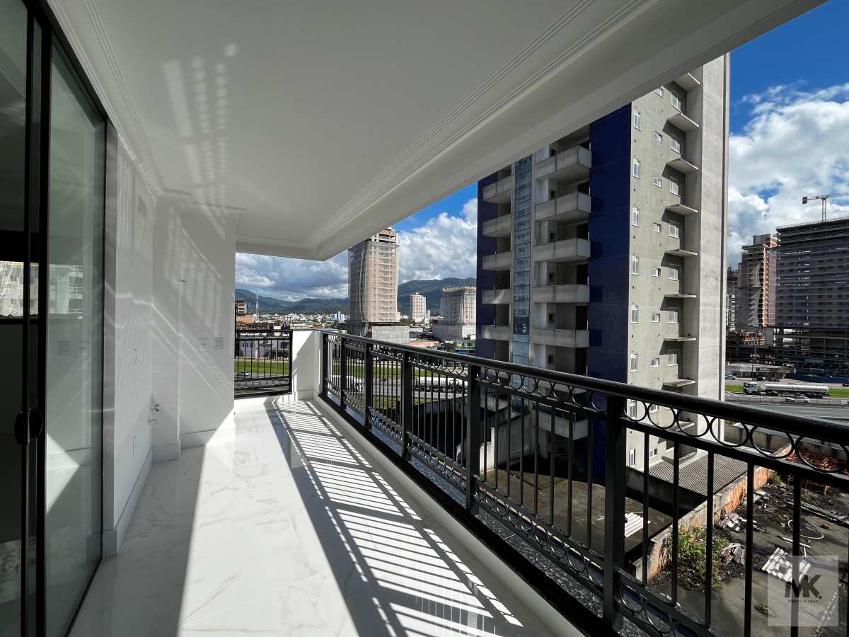 Vendo Apartamento Novo com 3 Suítes em Meia Praia sem Mobília Pagamento Facilitado Direto com Dono.