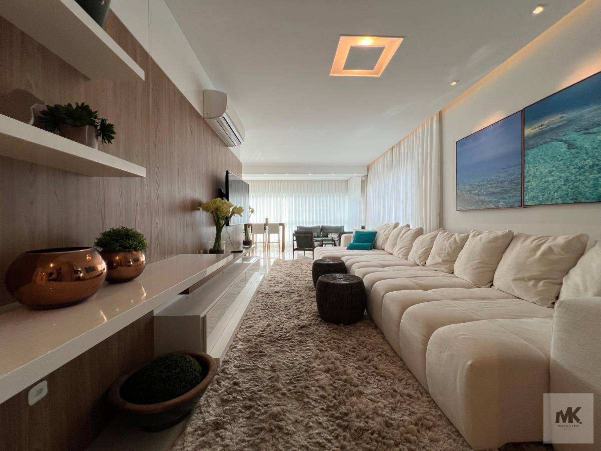 Vendo Belíssimo Apartamento Quadra Mar com Vista 4 Suítes Sendo 1 Máster + 3 Vagas em Meia Praia Pagamento Facilitado. - Marcelo Krug Corretor de Imóveis