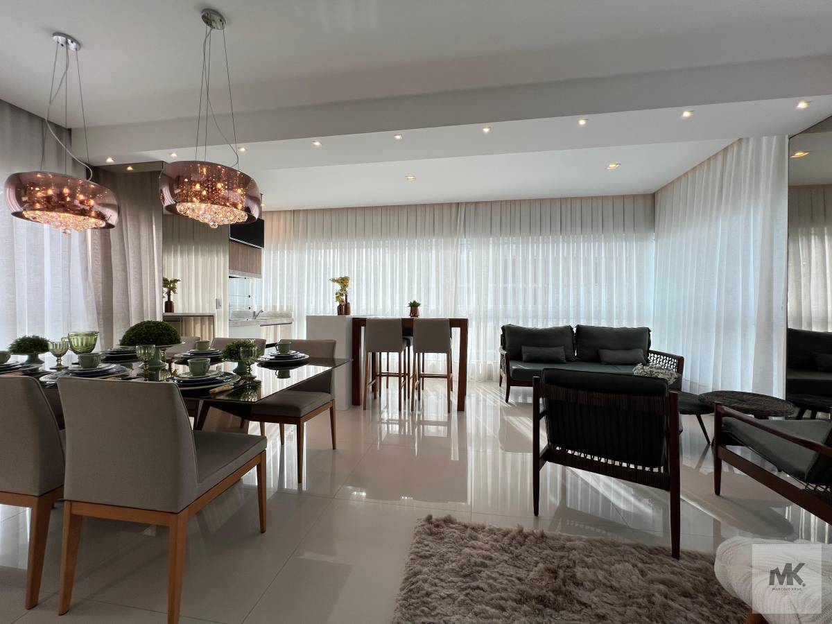 Vendo Belíssimo Apartamento Quadra Mar com Vista 4 Suítes Sendo 1 Máster + 3 Vagas em Meia Praia Pagamento Facilitado. - Marcelo Krug Corretor de Imóveis