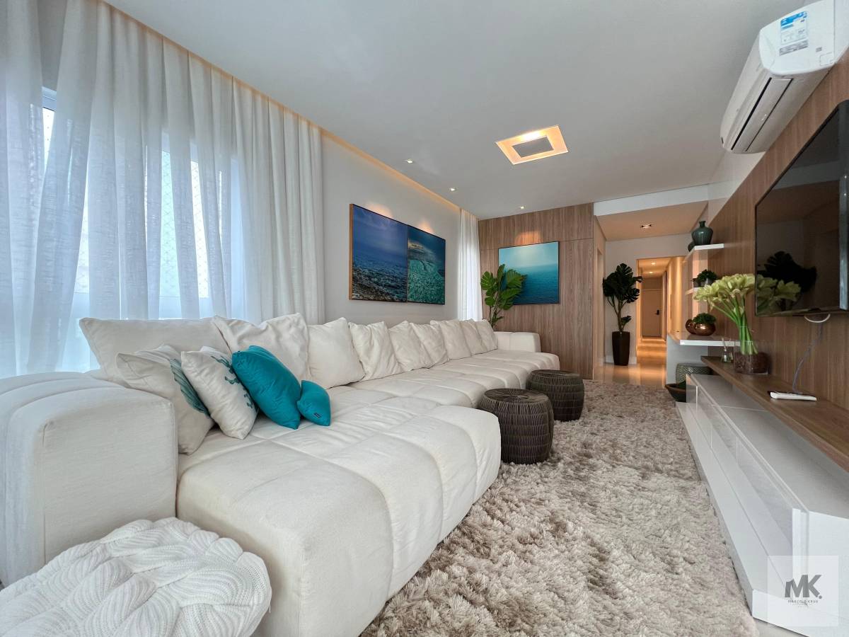 Vendo Belíssimo Apartamento Quadra Mar com Vista 4 Suítes Sendo 1 Máster + 3 Vagas em Meia Praia Pagamento Facilitado. - Marcelo Krug Corretor de Imóveis