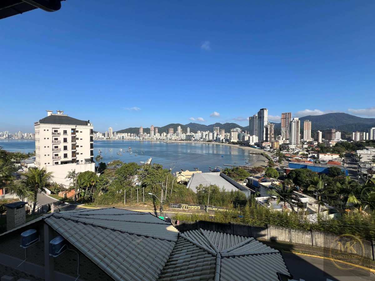 Vendo Casa de Alto Padrão Vista Mar, 3 Dormitórios Sendo 2 Suítes 200m2 Privativos 3 Vagas Canto da Praia de Itapema - Marcelo Krug Corretor de Imóveis