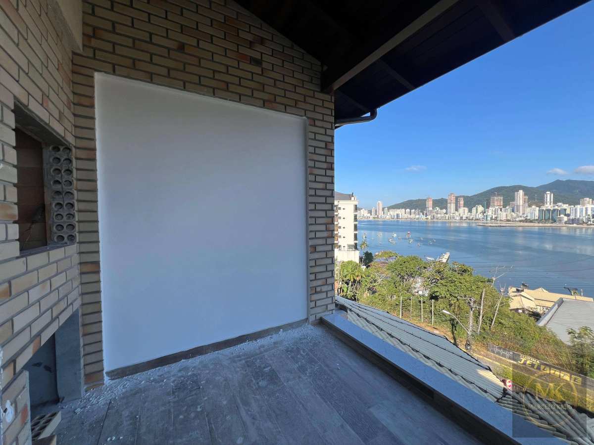 Vendo Casa de Alto Padrão Vista Mar, 3 Dormitórios Sendo 2 Suítes 200m2 Privativos 3 Vagas Canto da Praia de Itapema