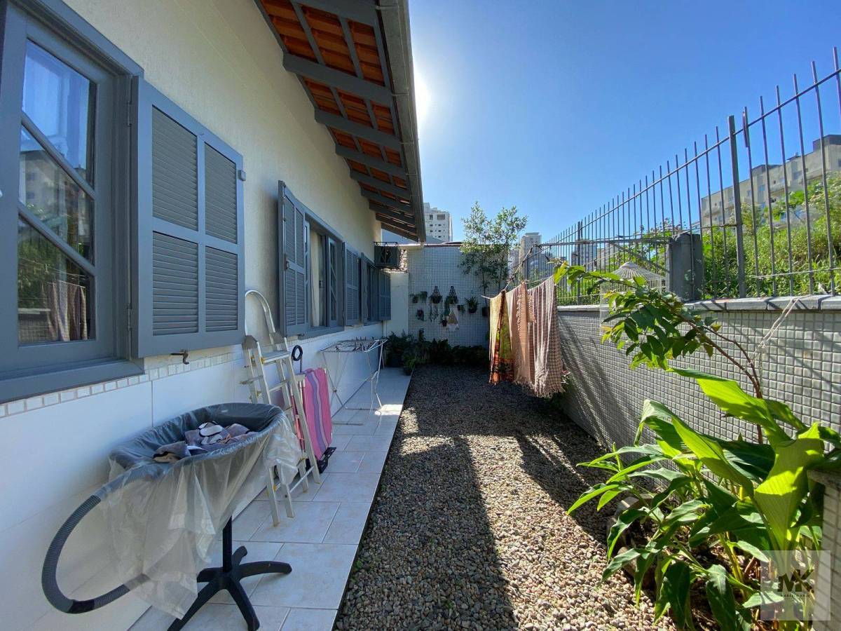 Vendo Casa em Porto Belo com 3 Dormitórios Sendo 1 suíte + 3 Vagas de Garagem Pagamento Facilitado. - Marcelo Krug Corretor de Imóveis