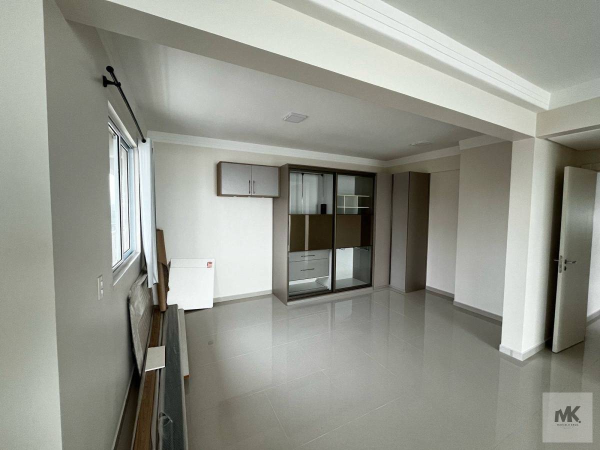 Vendo Cobertura Quadra Mar em Meia Praia 4 Suítes + 3 vagas de garagem Pagamento facilitado Direto com dono. - Marcelo Krug Corretor de Imóveis