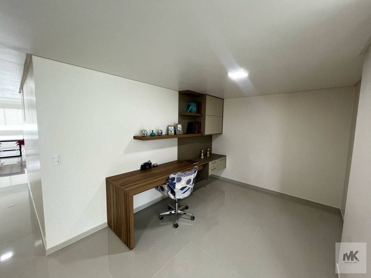 Vendo Cobertura Quadra Mar em Meia Praia 4 Suítes + 3 vagas de garagem Pagamento facilitado Direto com dono. - Marcelo Krug Corretor de Imóveis