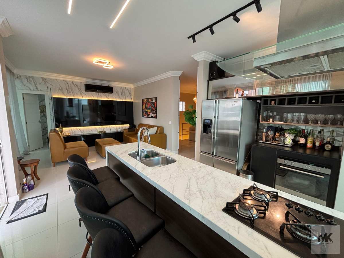 Vendo Duplex com 4 suítes + 2 Vagas + Lazer em Meia Praia com Vista Mar Aceita Permuta por Casa em Condomínio - Marcelo Krug Corretor de Imóveis