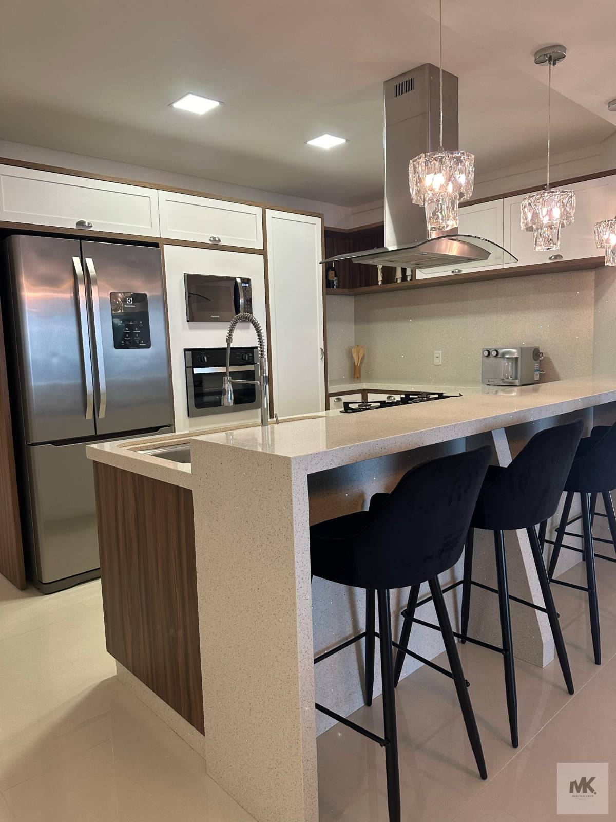 Vendo Excelente Apartamento Com 4 Suítes Sendo 1 Máster + 3 Vagas de Garagem + Lazer em Meia Praia com Vista Panorâmica pro Mar. - Marcelo Krug Corretor de Imóveis