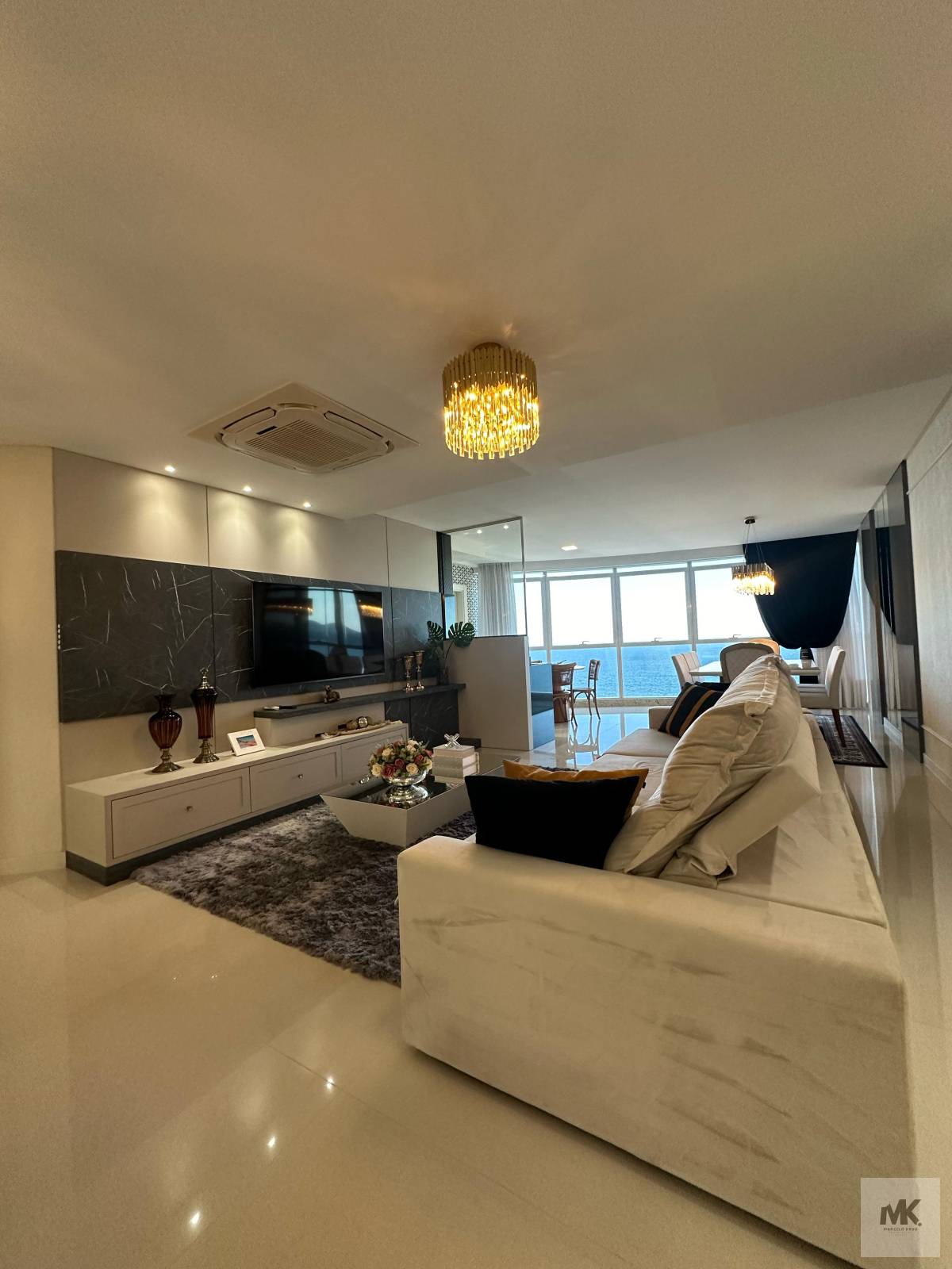 Vendo Excelente Apartamento Com 4 Suítes Sendo 1 Máster + 3 Vagas de Garagem + Lazer em Meia Praia com Vista Panorâmica pro Mar. - Marcelo Krug Corretor de Imóveis